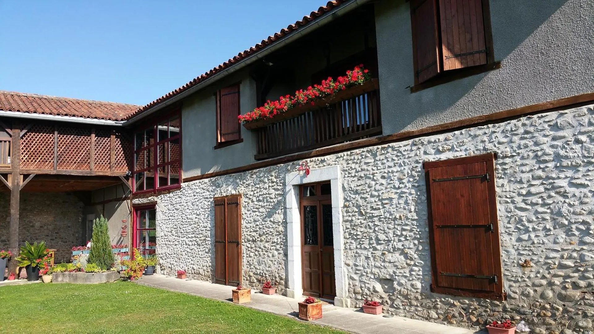 Casa de Férias La Ferme Les Cousteres - Gite Modulable - En Couple Ou En Tribu De 2 A 15 Pers Montréjeau